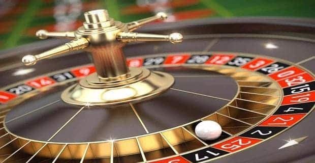 Pengguna menggunakan fitur privasi dan keamanan di aplikasi mobile slottoto